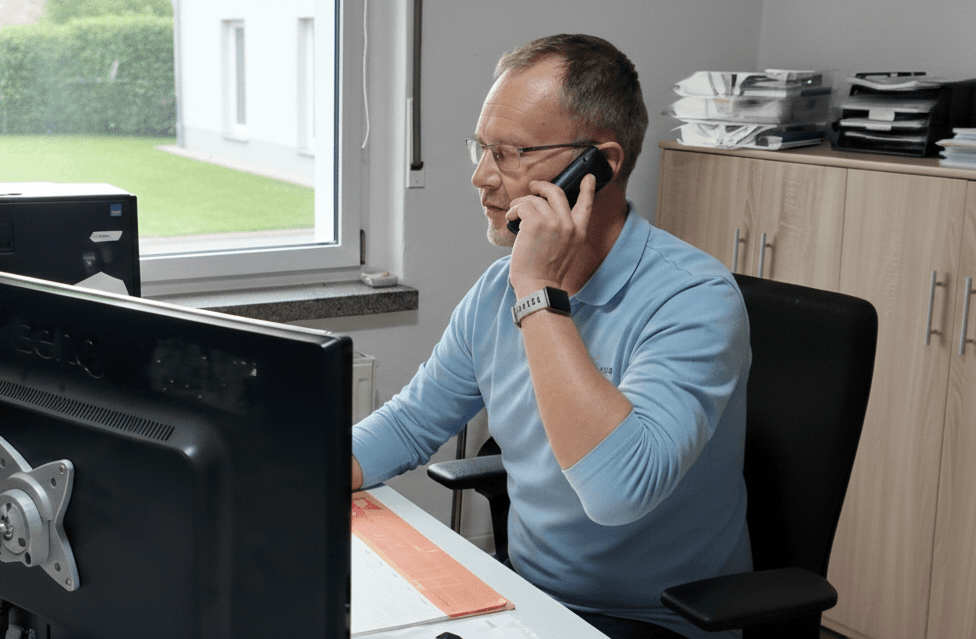 BADbarrierefrei Mitarbeiter bei der telefonischen Beratung