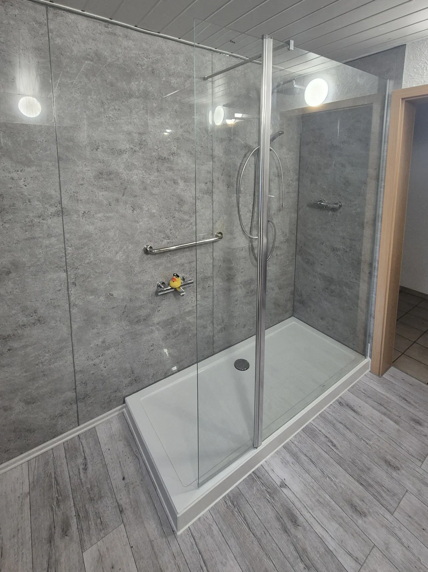 Barrierefreies Badezimmer von BADbarrierefrei
