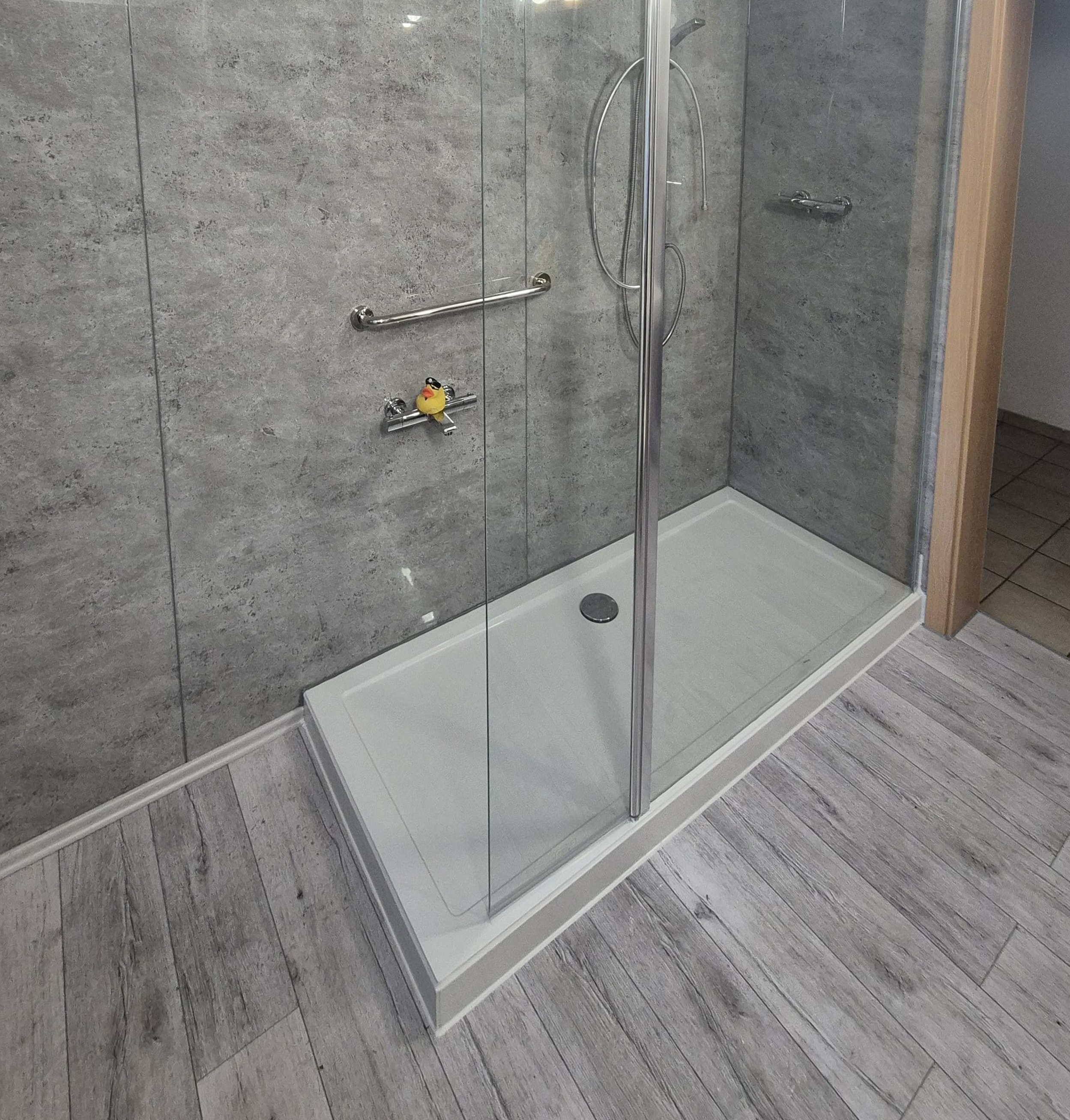 Wanne zur Dusche